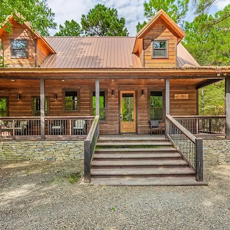 Rustic Paradise Pool Table, Hot Tub, Sleeps 12